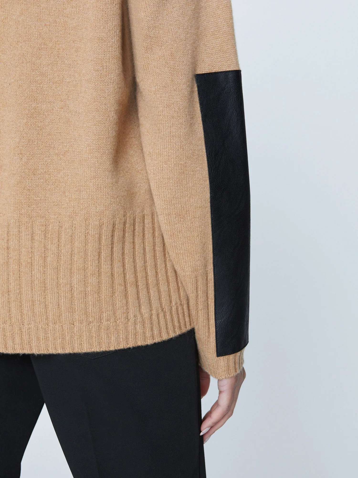 The Yumi Turtleneck